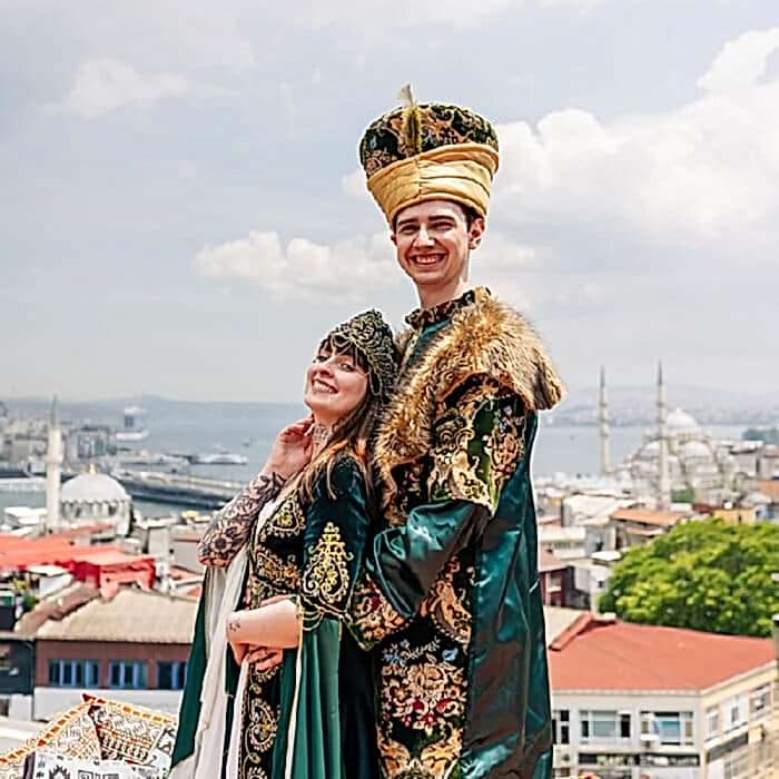 Sultan-costume-photoshoot-in-oriental-rooftop-Istanbul.jpg